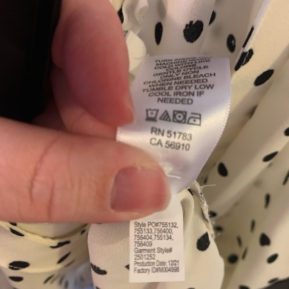 Maurices Button Down Dotted Tank Top Size L - Picture 9 of 9